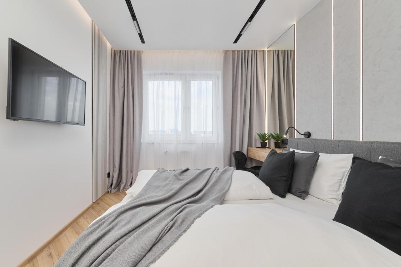 Exclusive Apartment With Balcony & Parking Wroclaw By Renters Prestige Экстерьер фото