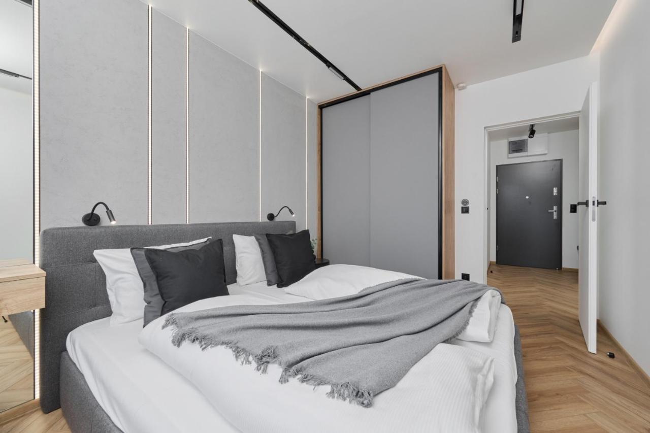 Exclusive Apartment With Balcony & Parking Wroclaw By Renters Prestige Экстерьер фото